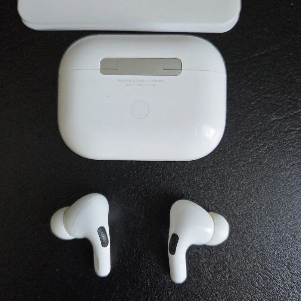 Apple AirPods Pro Wireless Charging Case 1st Gen White w/ Box Fittings Cable CIB